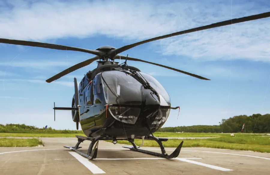 Helicóptero no heliponto